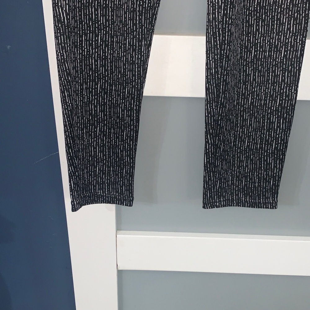 JVINI Black and White Skinny Pants - Picture 2 of 6